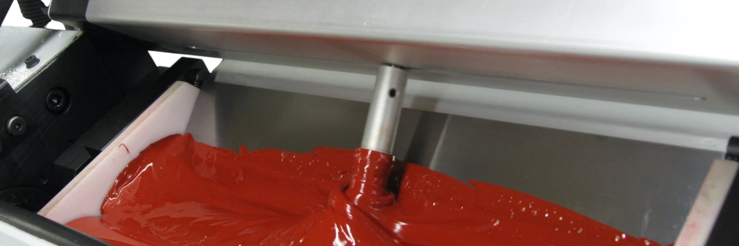 Ein Farbverrührfinger wird im AP Systems Farbverrührsystem pneumatisch angetrieben. Er sorgt dafür, dass die Farbe während dem Druck nicht eintrocknet und stockt. Dies ist besonders für UV-Druck wichtig.